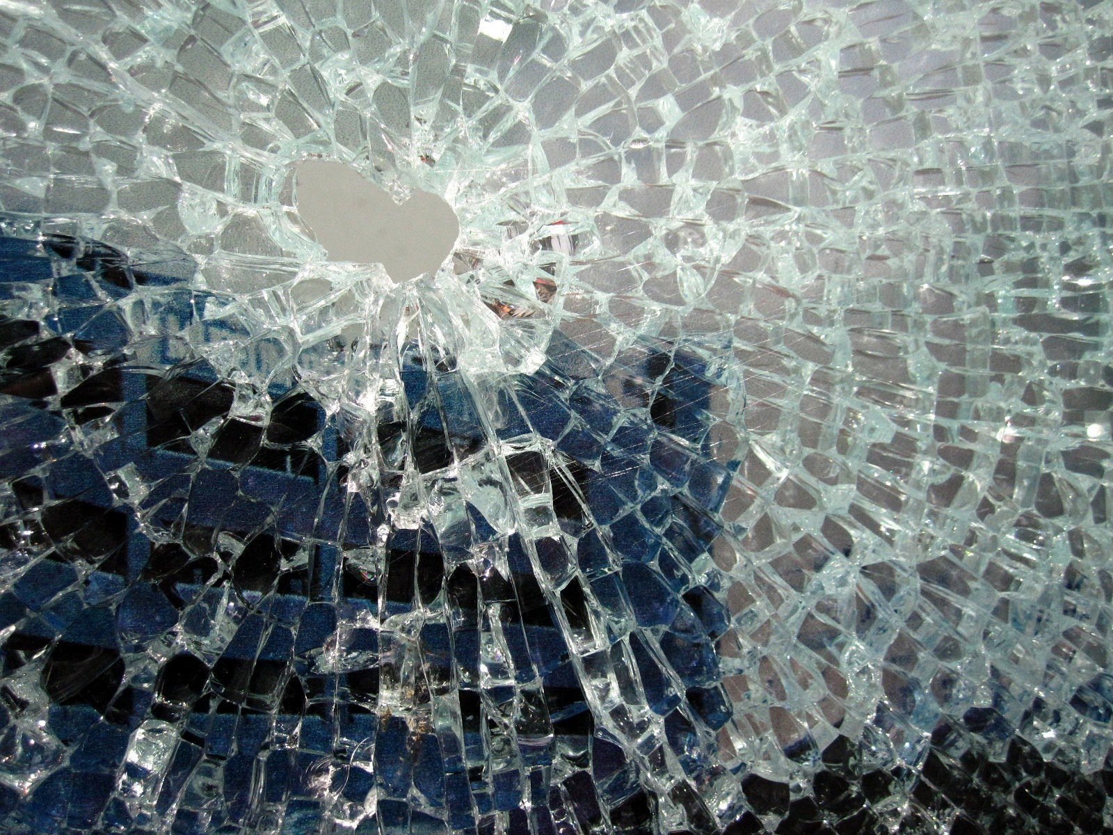 407498-broken-glass-shattered-crack-abstract-window-bokeh-pattern-psychedelic.jpg